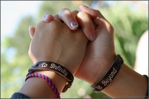 friends-hands-holding-friendship-lovepicturex.Blogspot.com